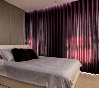 摩登简约美式卧室苋红色窗帘设计