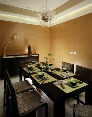 现代中式餐厅餐具装饰效果图