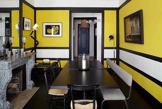 摩登北欧风餐厅黄色背景墙设计