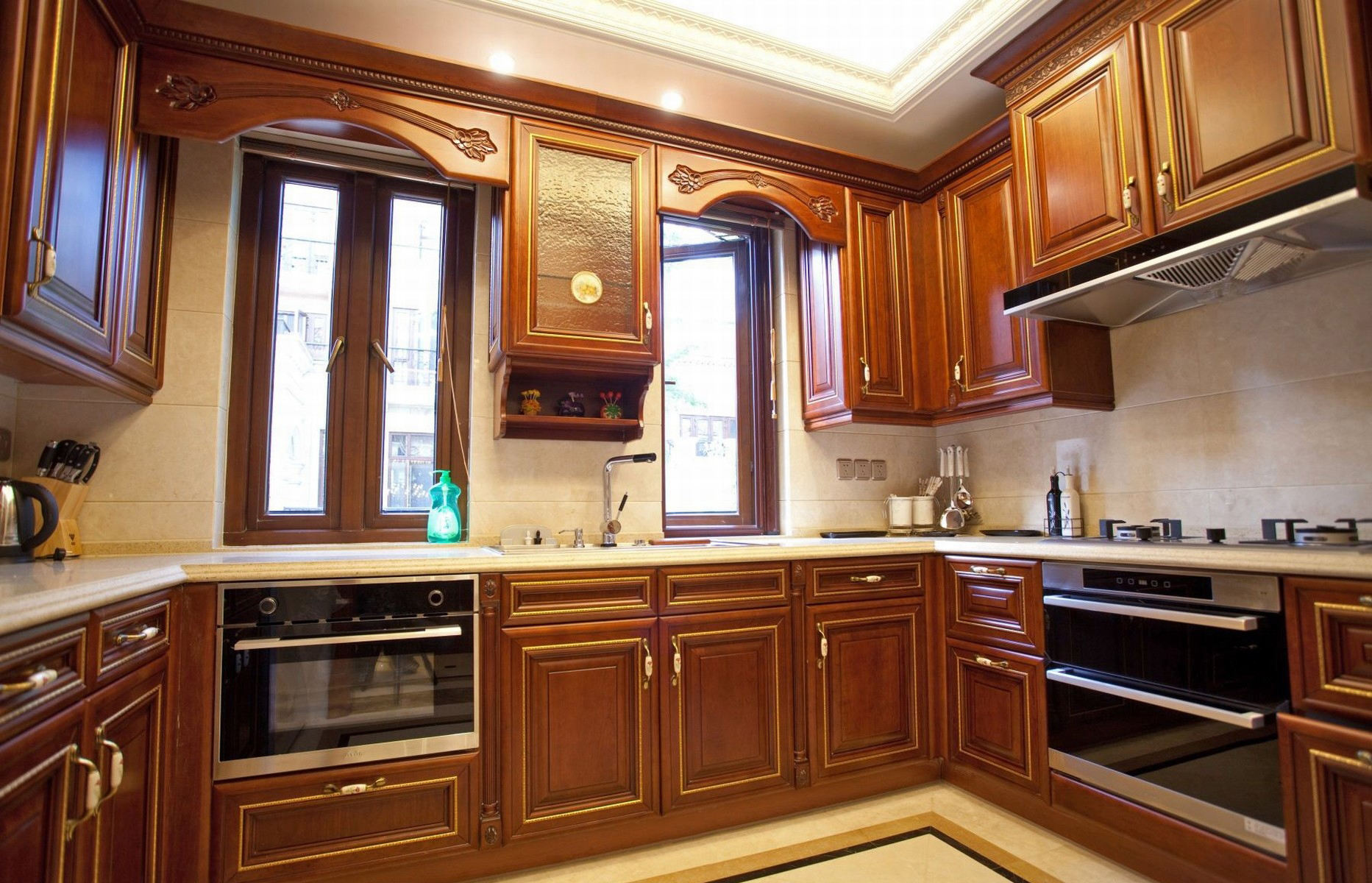 欧式古典风格厨房橱柜装饰效果图