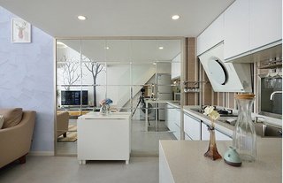 时尚简洁厨房 镜面背景墙设计