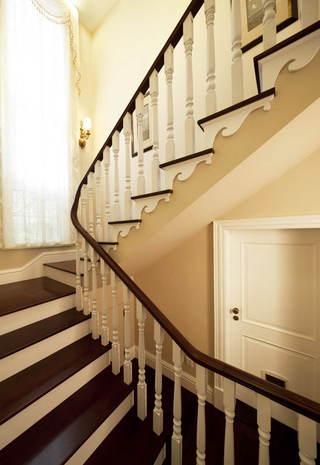 古典大气美式别墅楼梯设计