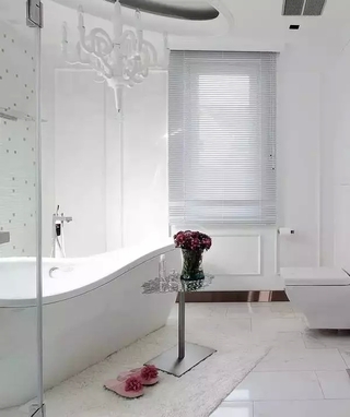 奢华典雅白色欧式浴室设计效果图