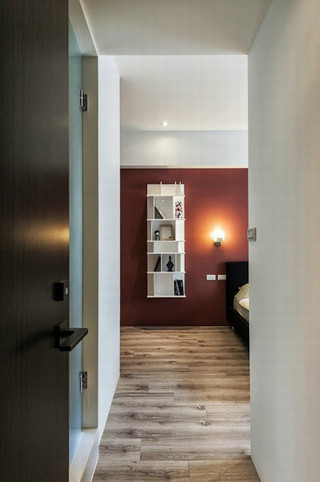 现代简约设计卧室过道实木地板装饰图