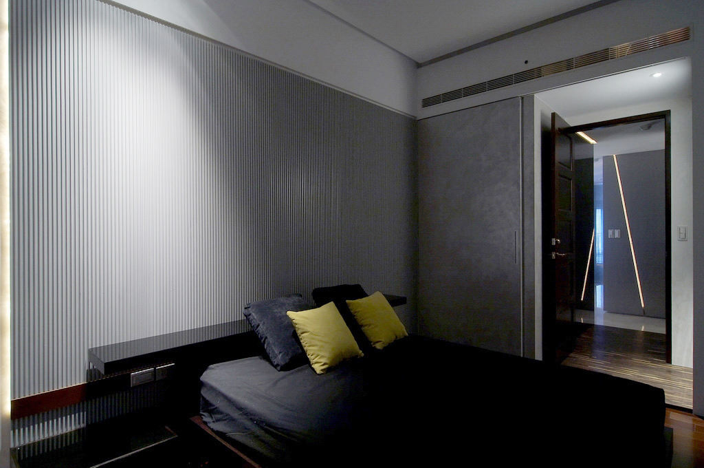 简约现代风 卧室竖条纹背景墙设计