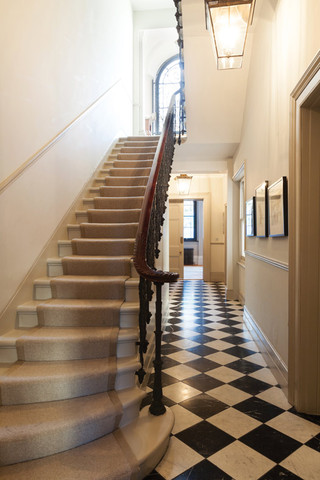 温馨复古欧式别墅楼梯效果图