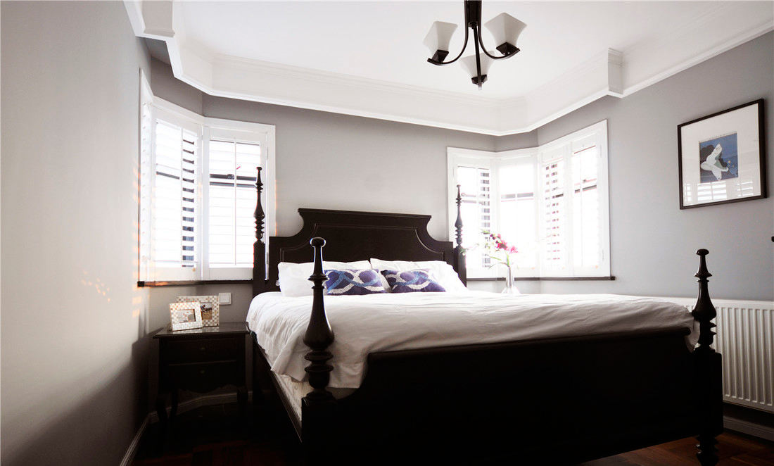 美式风格卧室采光窗户设计