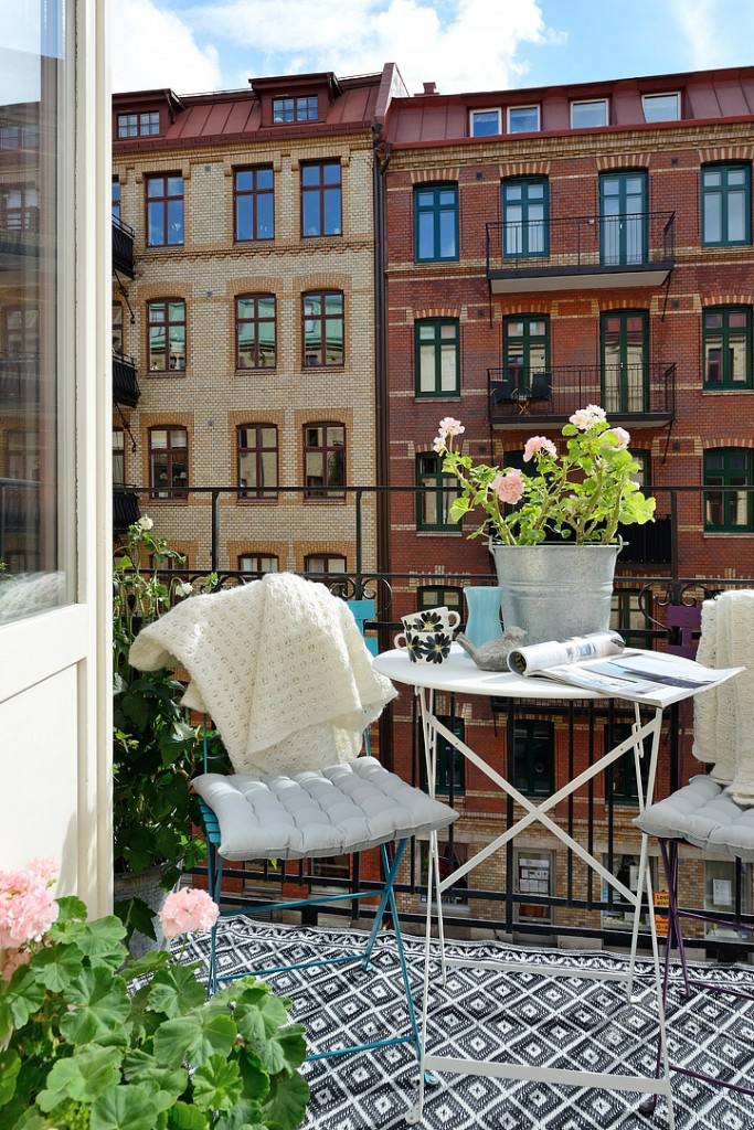 北欧公寓露天休闲小阳台设计