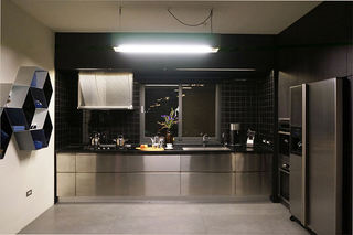 摩登时尚现代家居厨房不锈钢橱柜装饰图
