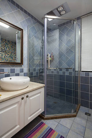 复古简欧风格卫生间淋浴房设计