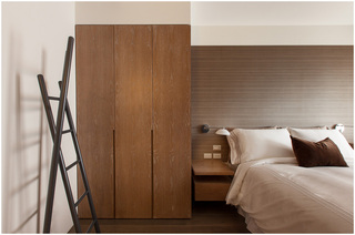 素雅现代卧室实木衣柜设计
