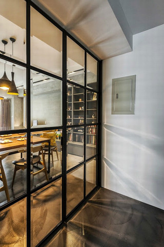 简约现代家庭餐厅玻璃门隔断装饰效果图