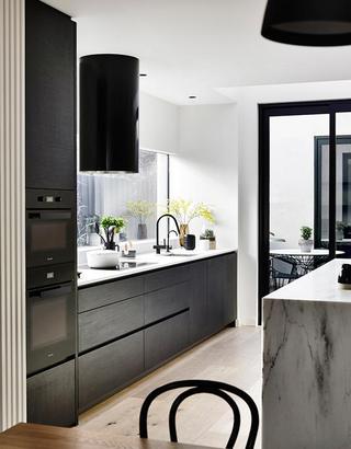 时尚现代风格厨房黑色橱柜设计