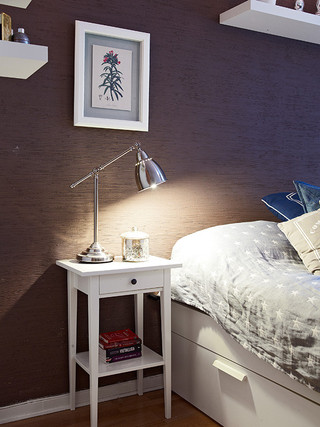浪漫深紫色北欧风格卧室床头设计