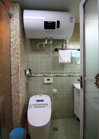 现代卫生间马赛克瓷砖装饰图