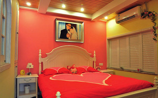 大红色简约地中海卧室背景墙设计