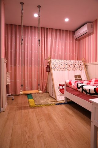 甜美可爱粉色宜家儿童房窗帘设计