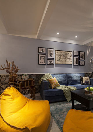 复古美式客厅沙发相片墙设计