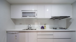 清新简约现代设计厨房米白色橱柜效果图