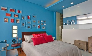 个性蓝色巴西风混搭卧室照片墙设计