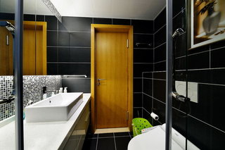摩登黑色现代风小户型卫生间设计