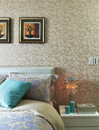 温馨浪漫中式卧室小碎花壁纸设计