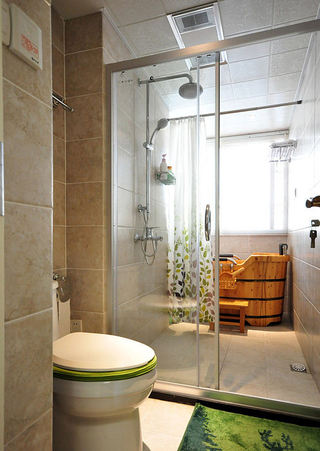 简约现代风卫生间淋浴房隔断设计