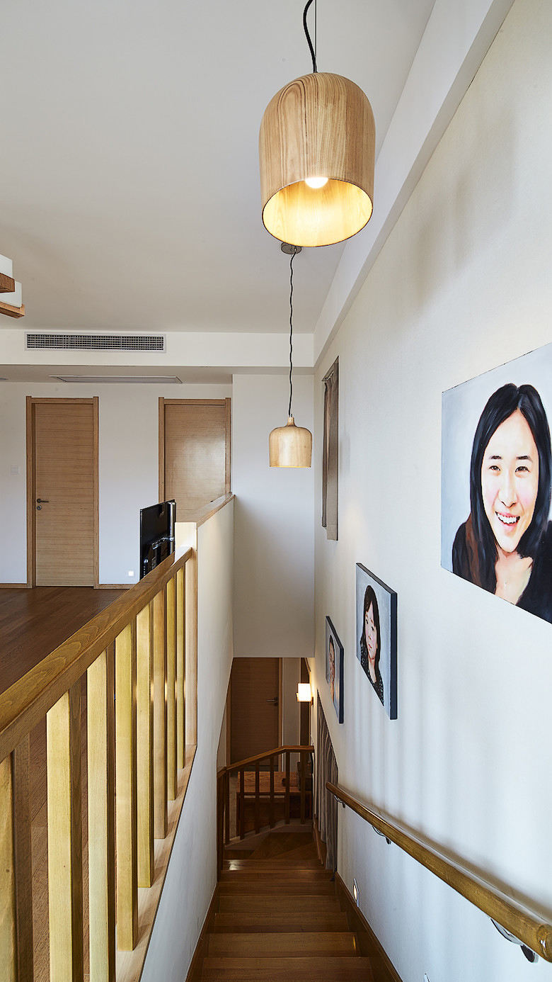 温馨简约日式复式家居原木楼梯过道效果图