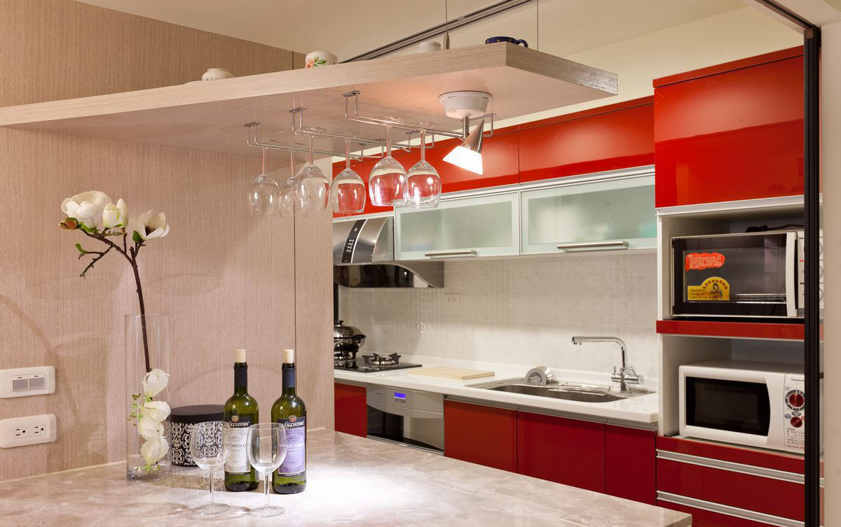 时尚现代厨房红色橱柜装饰图