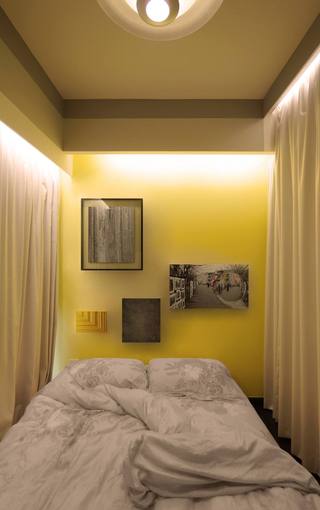 简约清新优雅卧室黄色背景墙装饰效果图