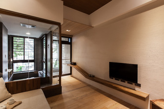 温馨简约日式客厅玻璃隔断设计