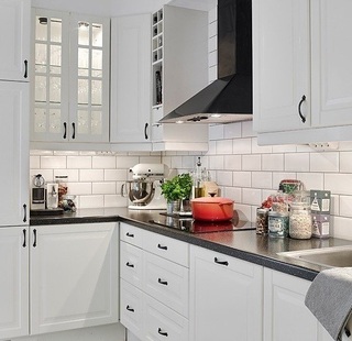 简约黑白北欧风小公寓厨房L型橱柜设计