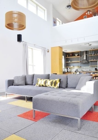 简洁现代混搭 复式客厅灰色沙发装饰图