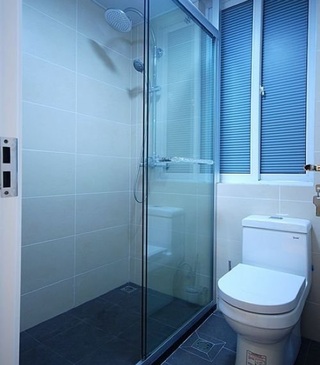 简约现代两居室卫生间干湿隔断设计
