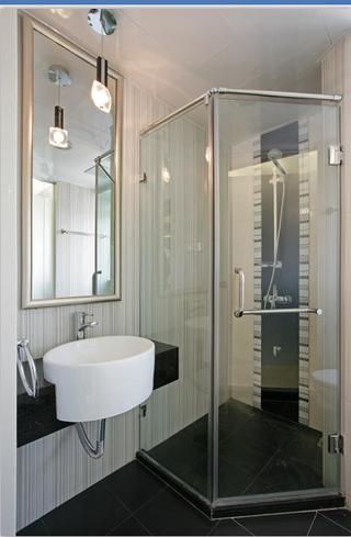 现代简约卫生间淋浴房设计