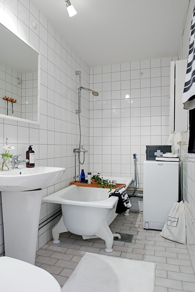 纯白色北欧风格马赛克浴室设计