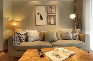 温馨宜家日式客厅沙发照片墙设计效果图
