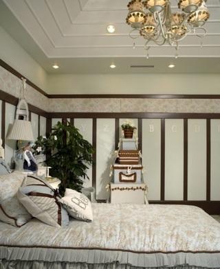 低奢素雅复古欧式卧室背景墙装饰
