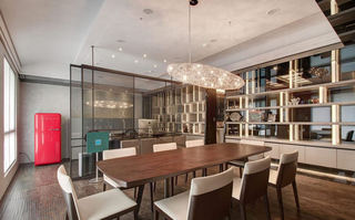 精美时尚现代风餐厅厨房玻璃隔断设计