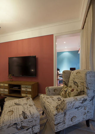 简美式客厅猪肝红电视背景墙装饰