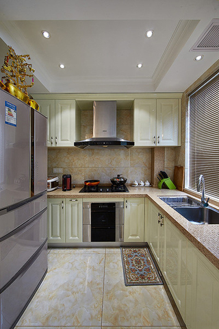 时尚现代高端厨房米黄色橱柜设计效果图