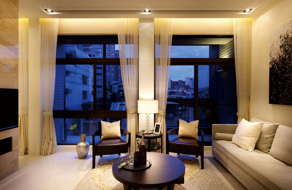 浪漫优雅现代风客厅米黄色窗帘设计案例