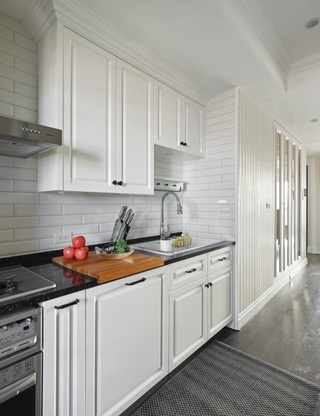 美式厨房白色橱柜设计