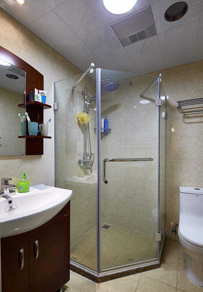 简约新中式卫生间玻璃淋浴房设计
