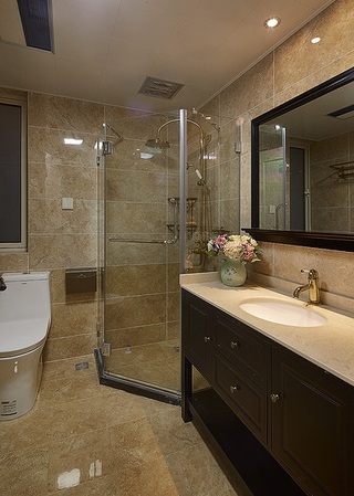 舒适简约美式卫生间淋浴房隔断装潢设计