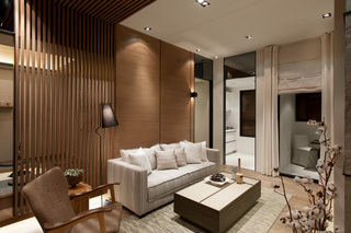 素雅日式客厅沙发背景原木隔断设计