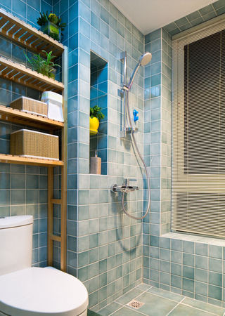 蓝色清凉简约卫生间瓷砖装饰图