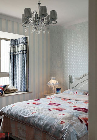 清新浪漫浅蓝色简欧风格卧室背景墙设计