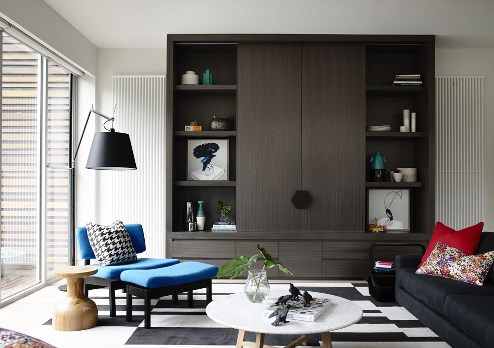 时尚黑白墨尔本混搭风格公寓客厅展示架设计