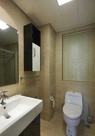 现代卫生间墙面置物柜设计